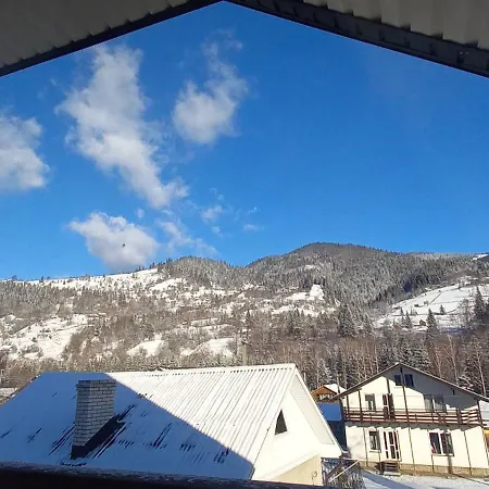 в садибі черемош Nyaraló *