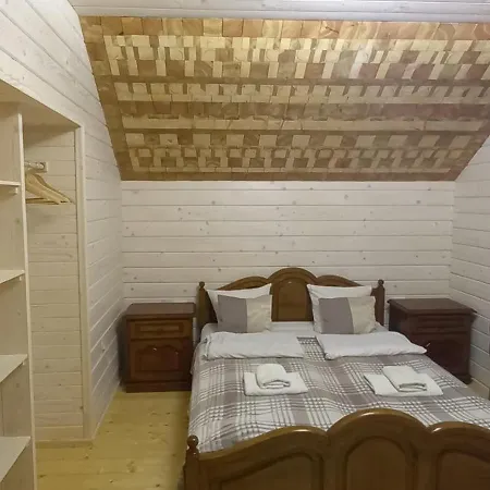 в садибі черемош בית נופש