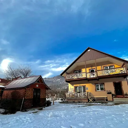 в садибі черемош Holiday home Krivorovnya